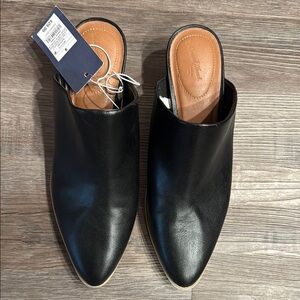 Universal Thread Black Leather Mules